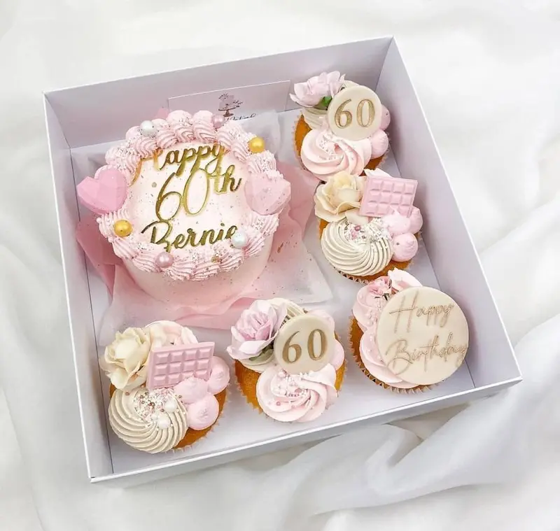 Bento-Style Cake Box With 5-Cupcake Partition Tray 1