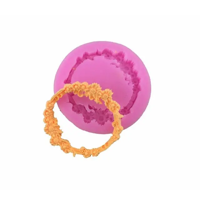Decorative Wreath-Shaped Silicone Mold 1