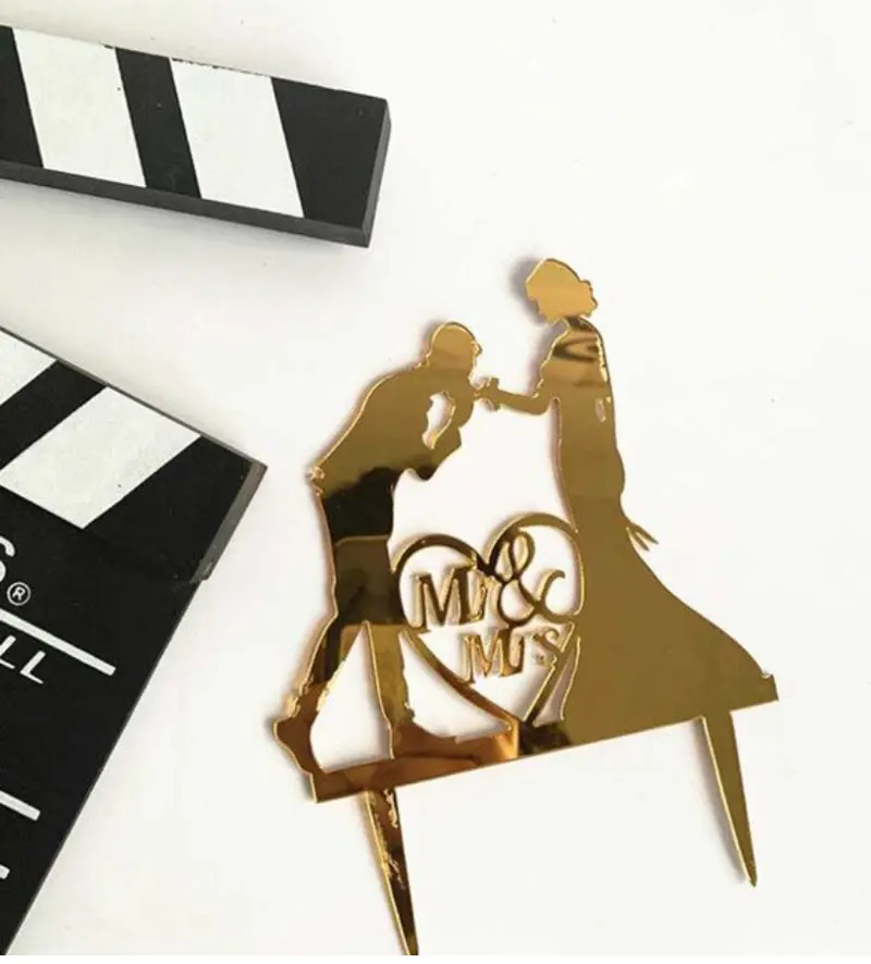 Heart-Accented Mr & Mrs Acrylic Cake Topper 1