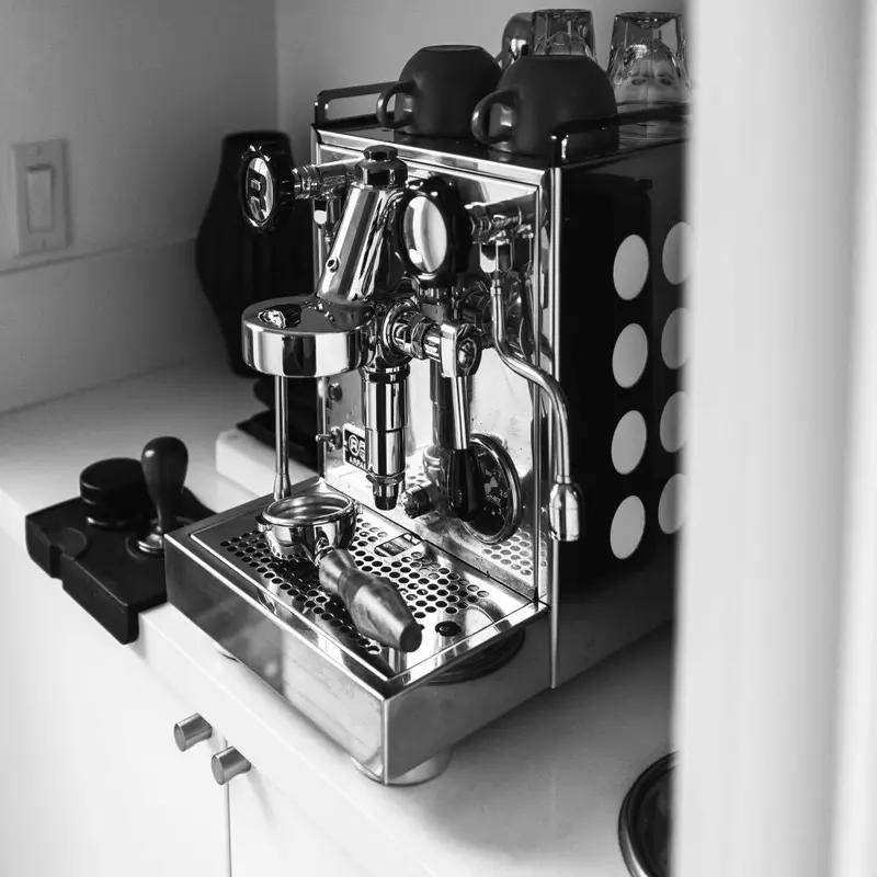 Rocket Appartamento Espresso System – Matte Black With White Trim 1
